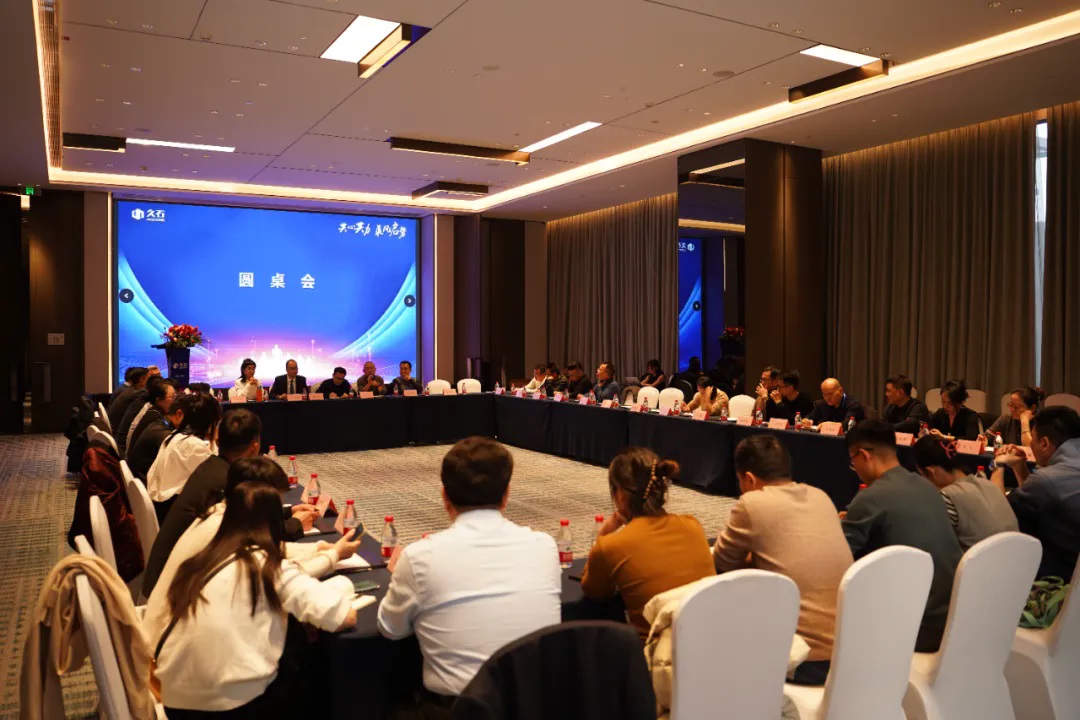 1736322801198720.jpg 640.webp (5).jpg